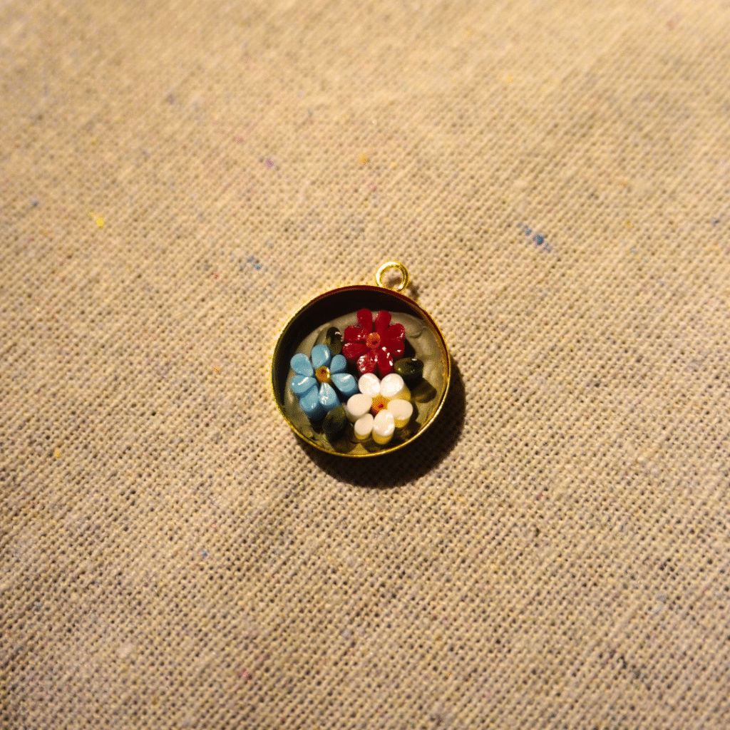 ミクロモザイク作家のYUMIさんのワークショップ風景